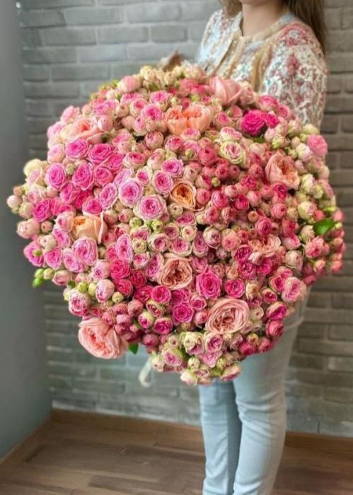 Пионовидные розы 71 шт «I love you»